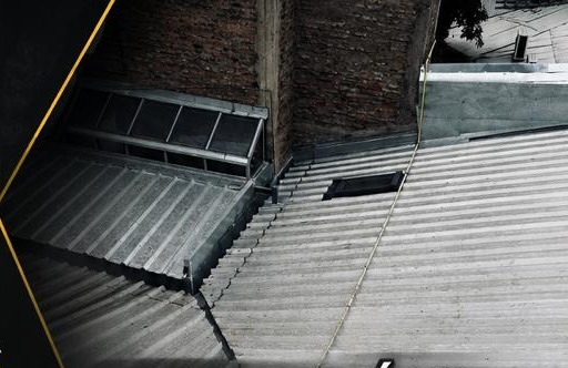 Construcción y mantenimiento de techumbre